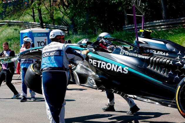 29 06 2025, xsvx, Motorsport FIA Formula 1, Austrian Grand Prix v l Car of Andrea Kimi Antonelli Mercedes AMG Petronas starting number 12 after the accident FIA REGULATIONS PROHIBIT ANY USE OF PHOTOGRAPHS as IMAGE SEQUENCES and or QUASI VIDEO Zeltweg Spielberg