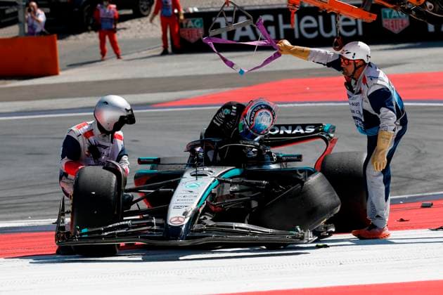 29 06 2025, xsvx, Motorsport FIA Formula 1, Austrian Grand Prix v l Andrea Kimi Antonelli Mercedes AMG Petronas starting number 12 after the accident with Max Verstappen Oracle Red Bull Racing starting number 1 FIA REGULATIONS PROHIBIT ANY USE OF PHOTOGRAPHS as IMAGE SEQUENCES and or QUASI VIDEO Zeltweg Spielberg