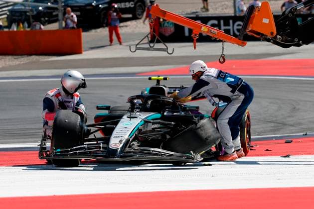 29 06 2025, xsvx, Motorsport FIA Formula 1, Austrian Grand Prix v l car Andrea Kimi Antonelli Mercedes AMG Petronas starting number 12 after the accident with Max Verstappen Oracle Red Bull Racing starting number 1 FIA REGULATIONS PROHIBIT ANY USE OF PHOTOGRAPHS as IMAGE SEQUENCES and or QUASI VIDEO Zeltweg Spielberg