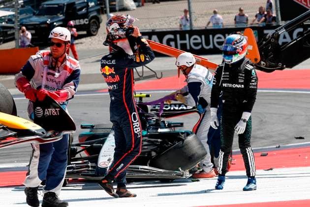 29 06 2025, xsvx, Motorsport FIA Formula 1, Austrian Grand Prix v l Max Verstappen Oracle Red Bull Racing starting number 1 and Andrea Kimi Antonelli Mercedes AMG Petronas starting number 12 after the accident FIA REGULATIONS PROHIBIT ANY USE OF PHOTOGRAPHS as IMAGE SEQUENCES and or QUASI VIDEO Zeltweg Spielberg