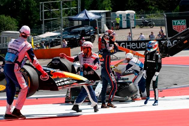 29 06 2025, xsvx, Motorsport FIA Formula 1, Austrian Grand Prix v l Max Verstappen Oracle Red Bull Racing starting number 1 and Andrea Kimi Antonelli Mercedes AMG Petronas starting number 12 after the accident FIA REGULATIONS PROHIBIT ANY USE OF PHOTOGRAPHS as IMAGE SEQUENCES and or QUASI VIDEO Zeltweg Spielberg