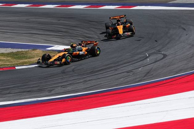 F1 - AUSTRIAN GRAND PRIX 2025 81 PIASTRI Oscar (aus), McLaren F1 Team MCL39, action and 04 NORRIS Lando (gbr), McLaren F1 Team MCL39, action during the Formula 1 MSC Cruises Austrian Grand Prix 2025, 11th round of the 2025 FIA Formula One World Championship, WM, Weltmeisterschaft from June 27 to 29, 2025 on the Red Bull Ring, in Spielberg, Austria - SpielbergAustria Copyright: xFLORENTxGOODENx