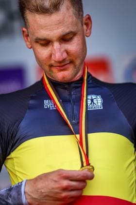 Sport Bilder des Tages Belgian Tim Wellens of UAE Team Emirates pictured on the podium after the men s elite road race of the Belgian Cycling Championships, 230km from and to the Grand Place square in Binche on Sunday 29 June 2025. DAVIDxPINTENS  x128062404x