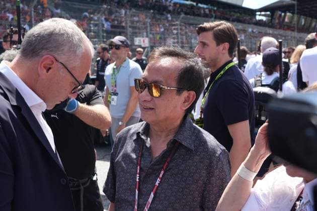 29 06 2025, Red Bull Ring, Spielberg, Formula 1 Austrian Grand Prix 2025 , in the picture Formula 1 boss Stefano Domenicali with Red Bull shareholder Chalerm Yoovidhya and his wife Daranee Photo by Hasan Bratic DeFodi Images