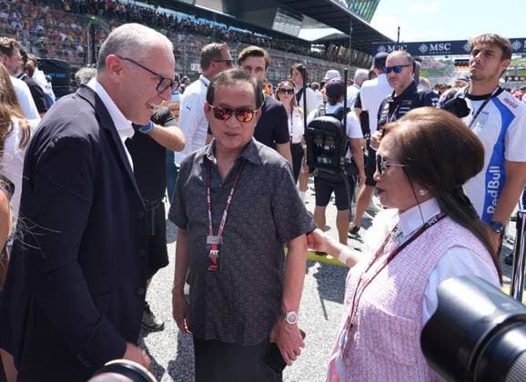 29 06 2025, Red Bull Ring, Spielberg, Formula 1 Austrian Grand Prix 2025 , in the picture Formula 1 boss Stefano Domenicali with Red Bull shareholder Chalerm Yoovidhya and his wife Daranee Photo by Hasan Bratic DeFodi Images