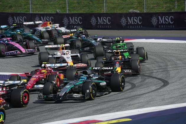 Formula 1 Austrian Grand Prix 2025 29 06 2025, Red Bull Ring, Spielberg, Formula 1 Austrian Grand Prix 2025 , in the picture race start George Russell GBR , Mercedes AMG Petronas Formula One Team, Lewis Hamilton GBR , Scuderia Ferrari HP, Max Verstappen NLD , Oracle Red Bull Racing, Liam Lawson NZL , Visa Cash App RB Formula One Team, Gabriel Bortoleto BRA , Stake F1 Team Kick Sauber nordphotoxGmbHx xBratic nph00250