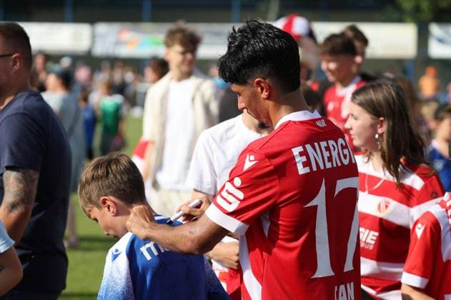 17 Can Moustfa Energie Cottbus signs autographs Football test match 2025 2026 DJK Blau Weiss Wittichenau FC Energie Cottbus