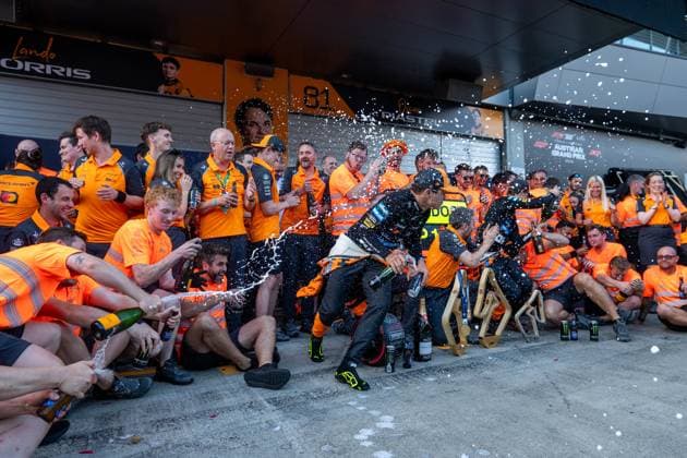 Lando Norris McLaren Formula 1 Team, Great Britain, 04 and team around Andrea Stella McLaren Formula 1 Team, Team Principal , Oscar Piastri McLaren Formula 1 Team, Australia, 81 cheer in the pit lane at the team photo victory photo about the victory and 2nd place double victory, AUT, Formula 1 World Championship, MSC Cruises Grand Prix of Austria, Red Bull Ring Spielberg, Race, Season 2025, 29 06 2025 AUT, Formula 1 World Championship, MSC Cruises Grand Prix of Austria, Red Bull Ring Spielberg, Race, Season 2025, 29 06 2025 Spielberg Copyright: xEibner-Pressefoto Memmlerx EP_MMR