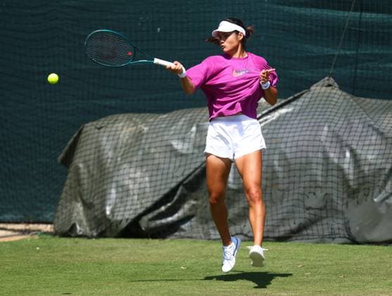 Wimbledon Championships 2025 AELTC, Saturday Practice, London, UK - 29 06 2025 Emma Raducanu (GBR) Practices at Wimbledon ahead of the 2025 Championships London Wimbledon London GBR, UK NEWSPAPERS OUT Copyright: xMarkxGreenwoodx