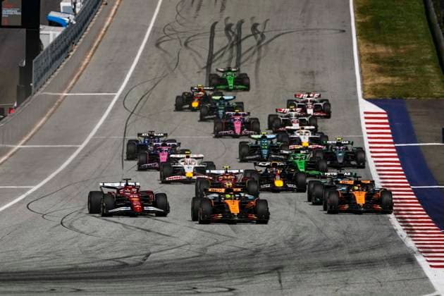Sport Bilder des Tages F1 - AUSTRIAN GRAND PRIX 2025 start of the race, depart, 04 NORRIS Lando (gbr), McLaren F1 Team MCL39, action 16 LECLERC Charles (mco), Scuderia Ferrari SF-25, action 44 HAMILTON Lewis (gbr), Scuderia Ferrari SF-25, action 81 PIASTRI Oscar (aus), McLaren F1 Team MCL39, action 63 RUSSELL George (gbr), Mercedes AMG F1 Team W16, action 30 LAWSON Liam (nzl), Visa Cash App RB F1 Team VCARB02, action 01 VERSTAPPEN Max (nld), Red Bull Racing RB21, action during the Formula 1 MSC Cruises Austrian Grand Prix 2025, 11th round of the 2025 FIA Formula One World Championship, WM, Weltmeisterschaft from June 27 to 29, 2025 on the Red Bull Ring, in Spielberg, Austria - SpielbergAustria Copyright: xXavixBonillax