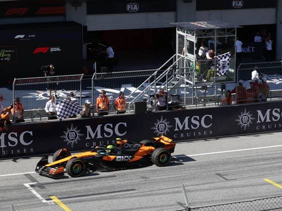 Formula 1 Grand Prix of Austria 2025 29 06 2025, Red Bull Ring, Spielberg, Formula 1 Grand Prix of Austria 2025 , in the picture crossing the finish line of the winner Oscar Piastri AUS , McLaren F1 Team nordphotoxGmbHx xBratic nph00250