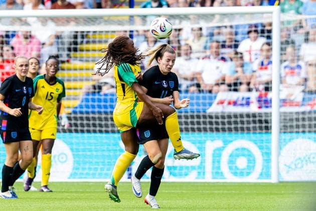 England Women v Jamaica Friendly 29 06 2025. UEFA EURO, EM, Europameisterschaft,Fussball 2025 send-off England Women forward Lauren Hemp battles for possession during the UEFA EURO 2025 send-off fixture match between England Women and Jamaica Women at the King Power Stadium, Leicester, England on 29 June 2025. Leicester King Power Stadium Leicestershire England Editorial use only , Copyright: xManjitxNarotrax PSI-22284-0012