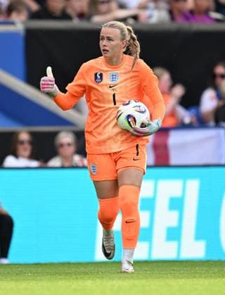 Hannah Hampton goalkeeper of England England Women v Jamaica Women, International Friendly, Länderspiel, Nationalmannschaft Football, King Power Stadium, Leicester, UK - 29 Jun 2025Leicester King Power Stadium United Kingdom EDITORIAL USE ONLY No use with unauthorised audio, video, data, fixture lists, club league logos or live services. Online in-match use limited to 120 images, no video emulation. No use in betting, games or single club league player publications. Copyright: xAnnaxGowthorpe Shutterstockx 15377185aj