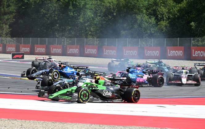 Formula 1 Grand Prix of Austria 2025 29 06 2025, Red Bull Ring, Spielberg, Formula 1 Grand Prix of Austria 2025 , in the picture accident between Andrea Kimi Antonelli ITA , Mercedes AMG Petronas Formula One Team and Max Verstappen NLD , Oracle Red Bull Racing, both drivers retire nordphotoxGmbHx xBratic nph00250