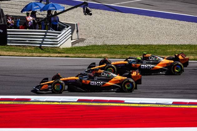 F1 - AUSTRIAN GRAND PRIX 2025 04 NORRIS Lando (gbr), McLaren F1 Team MCL39, 81 PIASTRI Oscar (aus), McLaren F1 Team MCL39, action overtake, overtaking, dà passement, depassement, overtakes, during the Formula 1 MSC Cruises Austrian Grand Prix 2025, 11th round of the 2025 FIA Formula One World Championship, WM, Weltmeisterschaft from June 27 to 29, 2025 on the Red Bull Ring, in Spielberg, Austria - SpielbergAustria Copyright: xFLORENTxGOODENx