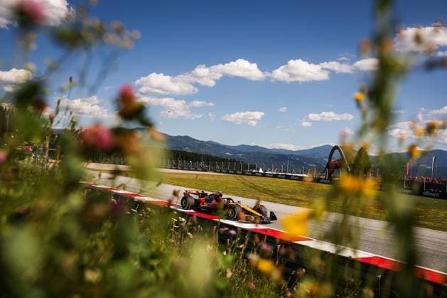 F1 - AUSTRIAN GRAND PRIX 2025 04 NORRIS Lando (gbr), McLaren F1 Team MCL39, action during the Formula 1 MSC Cruises Austrian Grand Prix 2025, 11th round of the 2025 FIA Formula One World Championship, WM, Weltmeisterschaft from June 27 to 29, 2025 on the Red Bull Ring, in Spielberg, Austria - SpielbergAustria  Copyright: xANTONINxVINCENTx
