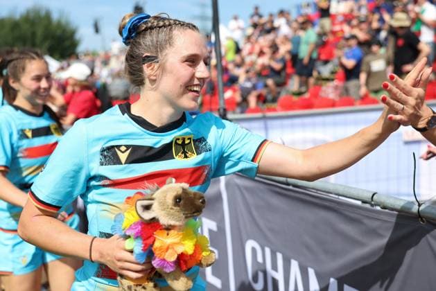 European Rugby Championship 2025, Tournament 2 in Hamburg Johanna Hacker and her team members say goodbye to the audience on the final day of the European Championships in Olympic Sevens Rugby from June 27 to 29, 2025 in Hamburg , Hamburg Germany Sportpark Steinwiesenweg
