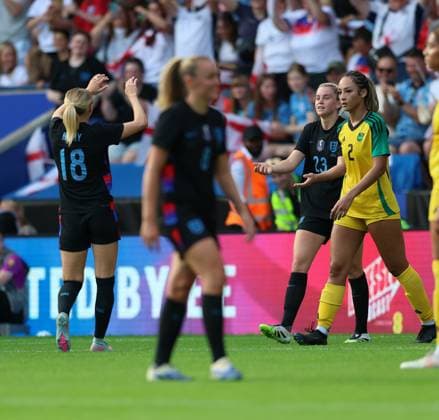 England Women v Jamaica Women International Friendly, Länderspiel, Nationalmannschaft Alessia Russo of England celebrates scoring the fifth goal with Chloe Kelly of England during the International Friendly match at the King Power Stadium, Leicester UK Newspapers OUT Copyright: xAndyxSumnerx FIL-21937-0050