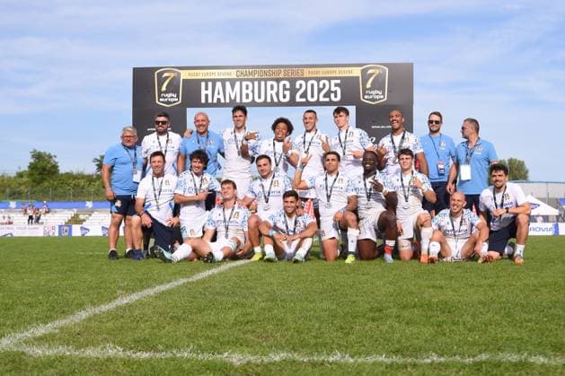 Rugby, Männer Frauen, Saison 2025, Europe 7s Championship Hamburg 7s, Siegerehrungen, Steinwiesenweg (Hamburg), 29.06.2025, 2. Turnier, Tag 3 Ehrung der italienischen Männer für den insgesamt 3. Platz bei der Europameisterschaft (Nur zur redaktionellen Nutzung.) Hamburg Sportplatz Steinwiesenweg Hamburg Deutschland Copyright: xLobeca RobertoxSeidelx