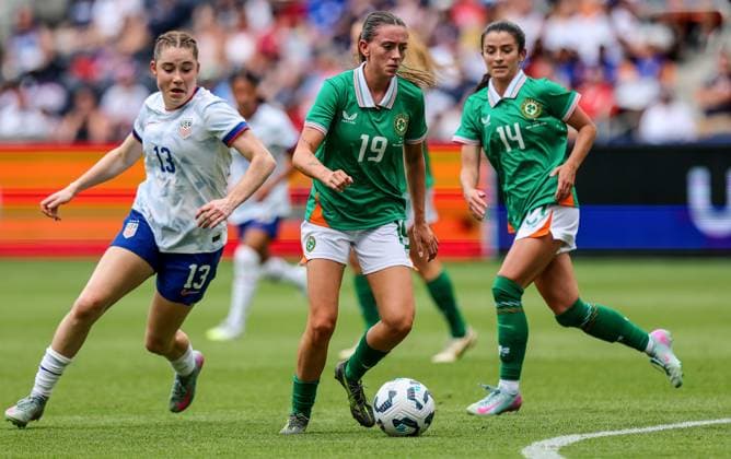 Women s International Friendly, Länderspiel, Nationalmannschaft TQL Stadium, Ohio 29 6 2025 United States vs Republic of Ireland Ireland s Abbie Larkin and Olivia Moultrie of USA Abbie Larkin and Olivia Moultrie 29 6 2025  Copyright: x INPHO RyanxByrnex RB1_9088