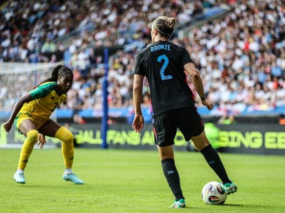 Leicester, England, June 29th 2025: Lucy Bronze (2 England) on the ball during the International Friendly, Länderspiel, Nationalmannschaft football match between England and Jamaica at King Power Stadium in Leicester, England (Natalie Mincher SPP) Copyright: xNataliexMincher SPPx spp-en-NaMi-335A2568