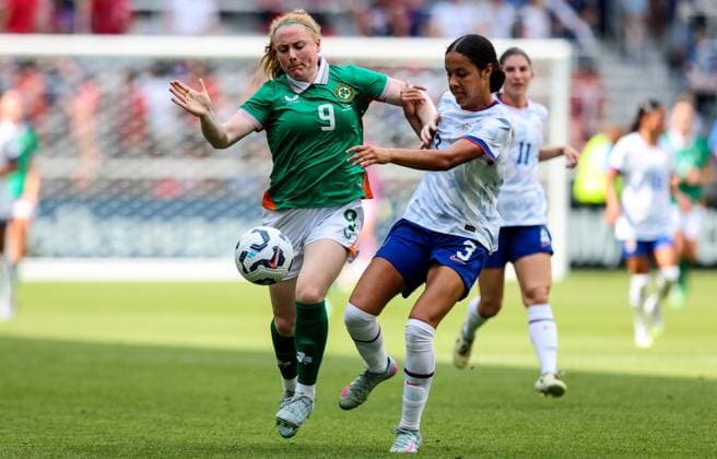 Women s International Friendly, Länderspiel, Nationalmannschaft TQL Stadium, Ohio 29 6 2025 United States vs Republic of Ireland Ireland s Amber Barrett comes up against Jordyn Bugg of USA Amber Barrett comes up against Jordyn Bugg 29 6 2025  Copyright: x INPHO RyanxByrnex RB1_0182