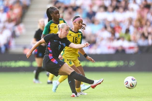 England gegen Jamaika Frauen 29. Juni 2025, Leicester Internationales Freundschaftsspiel der Frauen England gegen Jamaika Beth Mead aus England erzielt ihr siebtes Tor Foto Jacques Feeney Abseits Leicester UK  Copyright: xJacquesxFeeneyx xOffsidexOffside