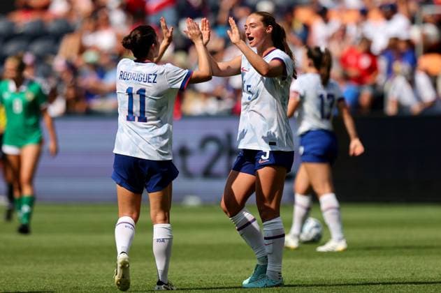 Women s International Friendly, Länderspiel, Nationalmannschaft TQL Stadium, Ohio 29 6 2025 United States vs Republic of Ireland USA™s Izzy Rodriguez and Tara McKeown celebrate winning the match Izzy Rodriguez and Tara McKeown celebrate winning the match 29 6 2025  Copyright: x INPHO RyanxByrnex RB1_9535