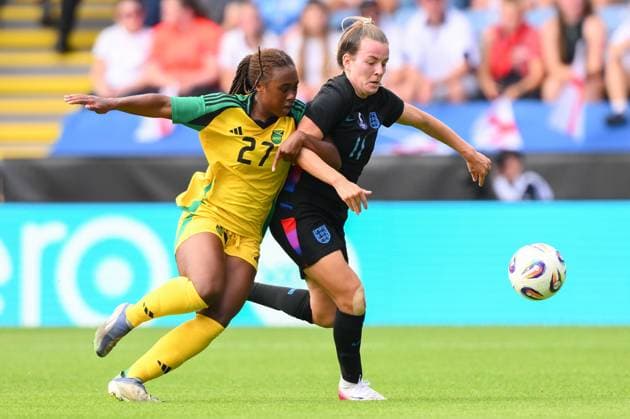 England v Jamaica - Women s International Friendly, Länderspiel, Nationalmannschaft Lauren Hemp of England competes with Nyema Ingleton of Jamaica during the International Friendly match between England Women and Jamaica at the King Power Stadium in Leicester, England, on June 29, 2025. Leicester Leicestershire United Kingdom  Copyright: xMIxNewsx originalFilename:fletcher-englandw250629_np572.jpg