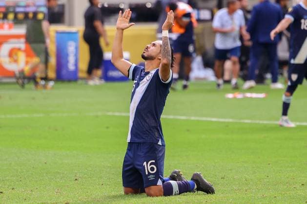 June 29, 2025, Minneapolis, Minnesota, United States: Guatemala defender JOSE MORALES (16) looks to the sky after scoring a goal to win the game. Canada and Guatemala faced off in the MenÃ¢â‚¬â ¢s 2025 CONCACAF quarterfinals at US Bank Stadium in Minneapolis Minnesota on Sunday June 29th. Guatemala was victorious winning in a penalty shootout. Minneapolis United States - ZUMAt166 20250629_zsp_t166_017 Copyright: xMichaelxTurnerx