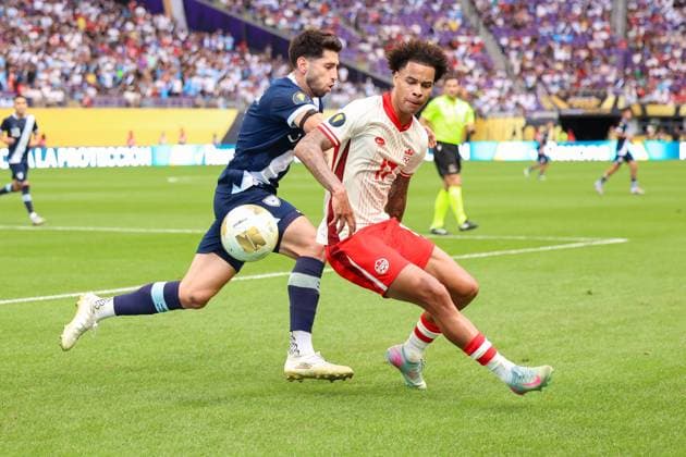 June 29, 2025, Minneapolis, Minnesota, United States: Canada forward TAJON BUCHANAN (17) reaches the ball before a Guatemalan player. Canada and Guatemala faced off in the MenÃ¢â‚¬â ¢s 2025 CONCACAF quarterfinals at US Bank Stadium in Minneapolis Minnesota on Sunday June 29th. Guatemala was victorious winning in a penalty shootout. Minneapolis United States - ZUMAt166 20250629_zsp_t166_004 Copyright: xMichaelxTurnerx