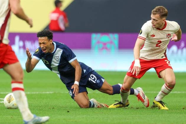 June 29th, 2025: Guatemala midfielder Arquimidez OrdooÂ±ez (19) falls while being defended by Canada defender Alistair Johnston (2) during a CONCACAF Gold Cup quarterfinals soccer match between Canada and Guatemala at US Bank Stadium in Minneapolis, MN. -CSM. Minneapolis USA - ZUMAc04_ 20250629_zma_c04_181 Copyright: xStevenxGarciax