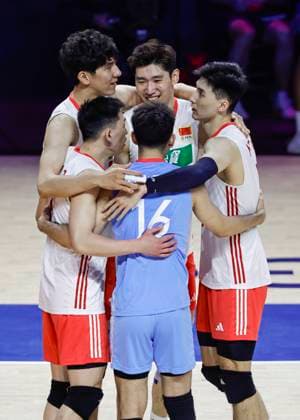 (250630) -- CHICAGO, June 30, 2025 -- Players of China celebrate a point during the Pool 5 match between China and Canada at the Men s Volleyball Nations League (VNL) 2025 in Chicago, the United States, June 29, 2025. (Photo by Xinhua) (SP)U.S.-CHICAGO-VOLLEYBALL-NATIONS LEAGUE-MEN-CHINA VS CANADA JoelxLerner 