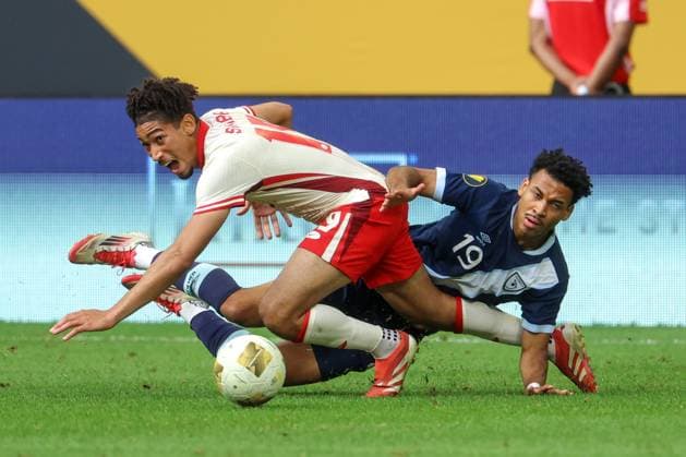 June 29th, 2025: Guatemala midfielder Arquimidez OrdooÂ±ez (19) and Canada midfielder Nathan Saliba (19) fall while battling for the ball during a CONCACAF Gold Cup quarterfinals soccer match between Canada and Guatemala at US Bank Stadium in Minneapolis, MN. -CSM. Minneapolis USA - ZUMAc04_ 20250629_zma_c04_155 Copyright: xStevenxGarciax