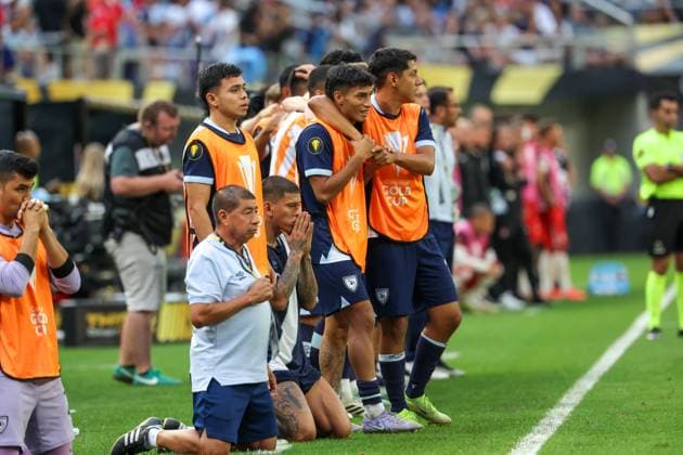 June 29th, 2025: The Guatemala bench looks on during penalty kicks during a CONCACAF Gold Cup quarterfinals soccer match between Canada and Guatemala at US Bank Stadium in Minneapolis, MN. -CSM. Minneapolis USA - ZUMAc04_ 20250629_zma_c04_157 Copyright: xStevenxGarciax