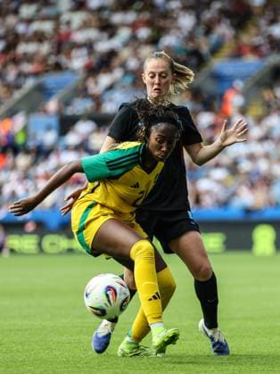 Leicester, England, June 29th 2025: Olufolasade Adamolekun (21 Jamaica) on the ball during the International Friendly, Länderspiel, Nationalmannschaft football match between England and Jamaica at King Power Stadium in Leicester, England (Natalie Mincher SPP) Copyright: xNataliexMincher SPPx spp-en-NaMi-335A2359