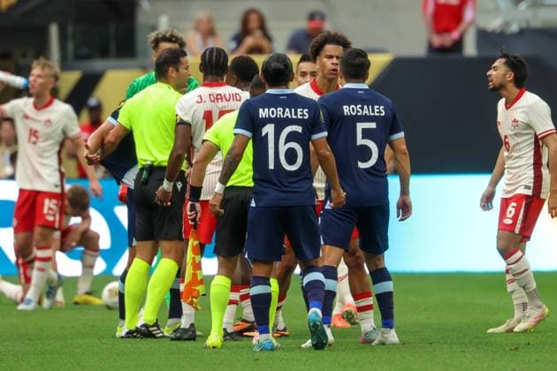 June 29th, 2025: Canada and Guatemala players scuffle during a CONCACAF Gold Cup quarterfinals soccer match between Canada and Guatemala at US Bank Stadium in Minneapolis, MN. -CSM. Minneapolis USA - ZUMAc04_ 20250629_zma_c04_141 Copyright: xStevenxGarciax