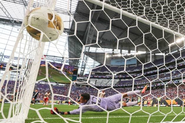 June 29th, 2025: Guatemala goalkeeper Kenderson Navarro (12) gives up a goal to Canada forward Jonathan David (10) in the first half during a CONCACAF Gold Cup quarterfinals soccer match between The United States and Costa Rica at US Bank Stadium in Minneapolis, MN. -CSM. Minneapolis USA - ZUMAc04_ 20250629_zma_c04_285 Copyright: xStevenxGarciax