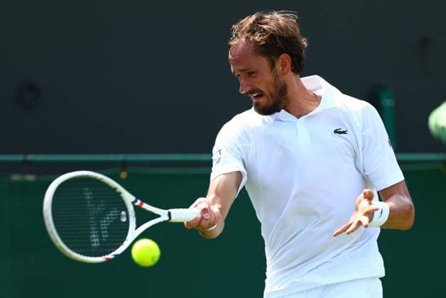 Sport Bilder des Tages Daniil Medvedev during his first round match Wimbledon Tennis Championships, Day 1, The All England Lawn Tennis and Croquet Club, London, UK - 30 Jun 2025London The All England Lawn Tennis and United Kingdom  Copyright: xJamesxMarsh Shutterstockx 15378842ag