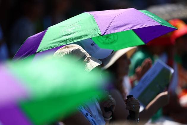 Spectators try to keep cool Wimbledon Tennis Championships, Day 1, The All England Lawn Tennis and Croquet Club, London, UK - 30 Jun 2025London The All England Lawn Tennis and United Kingdom  Copyright: xJamesxMarsh Shutterstockx 15378842ap