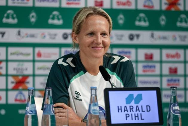 Friederike Kromp Fritzy Kromp, coach, head coach, SV Werder Bremen at her presentation as new coach of the women, womens team of SV Werder Bremen, portrait, close-up, single photo, single image, THE DFB REGULATIONS PROHIBIT ANY USE OF PHOTOGRAPHS AS IMAGE SEQUENCES AND OR QUASI VIDEO , 30 06 2025, Bremen Germany , Football, Google Pixel Women Bundesliga, Presentation of coach SV Werder Bremen xobx