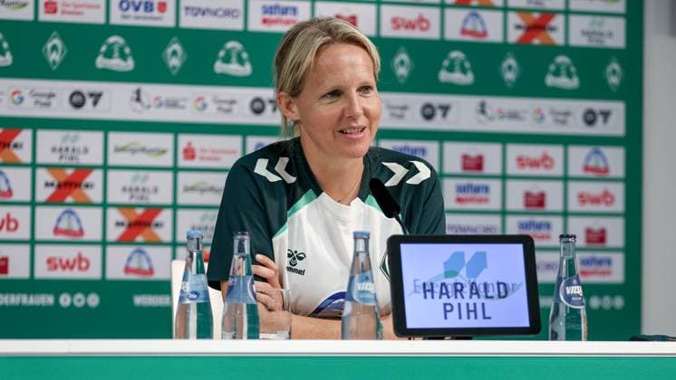Friederike Kromp Fritzy Kromp, coach, head coach, SV Werder Bremen at her presentation as new coach of the women, womens team of SV Werder Bremen, portrait, close-up, single photo, single image, THE DFB REGULATIONS PROHIBIT ANY USE OF PHOTOGRAPHS AS IMAGE SEQUENCES AND OR QUASI VIDEO , 30 06 2025, Bremen Germany , Football, Google Pixel Women Bundesliga, Presentation of coach SV Werder Bremen xobx