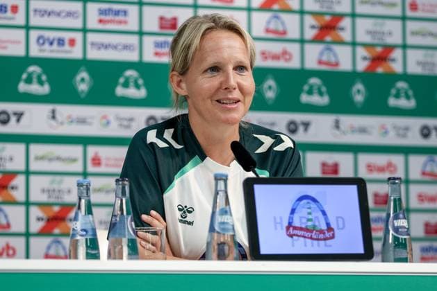 Friederike Kromp Fritzy Kromp, coach, head coach, SV Werder Bremen at her presentation as new coach of the women, womens team of SV Werder Bremen, portrait, close-up, single photo, single image, THE DFB REGULATIONS PROHIBIT ANY USE OF PHOTOGRAPHS AS IMAGE SEQUENCES AND OR QUASI VIDEO , 30 06 2025, Bremen Germany , Football, Google Pixel Women Bundesliga, Presentation of coach SV Werder Bremen xobx