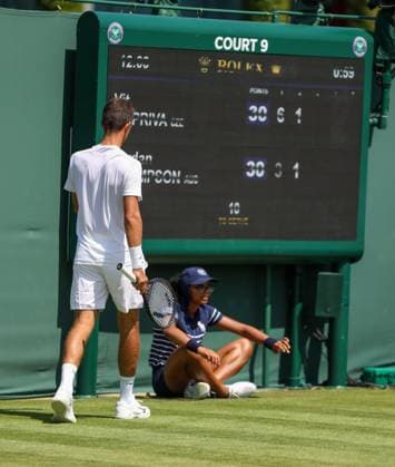 A ball girl feels the heat during Vit Kopriva v Jordan Thompson Wimbledon Tennis Championships, Day 1, The All England Lawn Tennis and Croquet Club, London, UK - 30 Jun 2025London The All England Lawn Tennis and United Kingdom  Copyright: xEllaxLing Shutterstockx 15378844i