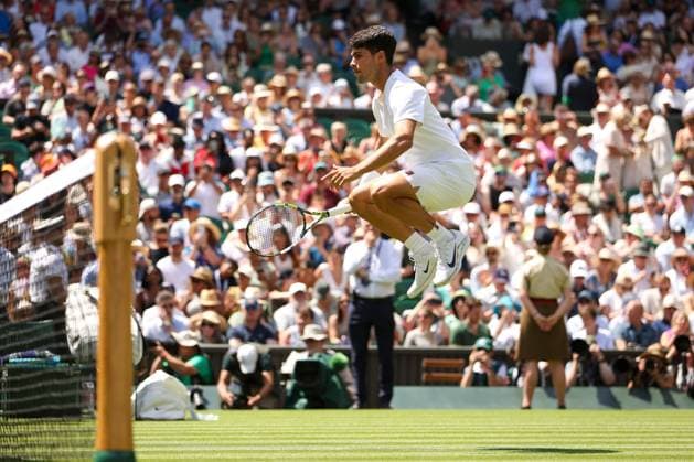 Carlos Alcaraz in the first round Wimbledon Tennis Championships, Day 1, The All England Lawn Tennis and Croquet Club, London, UK - 30 Jun 2025London The All England Lawn Tennis and United Kingdom  Copyright: xEllaxLing Shutterstockx 15378844w