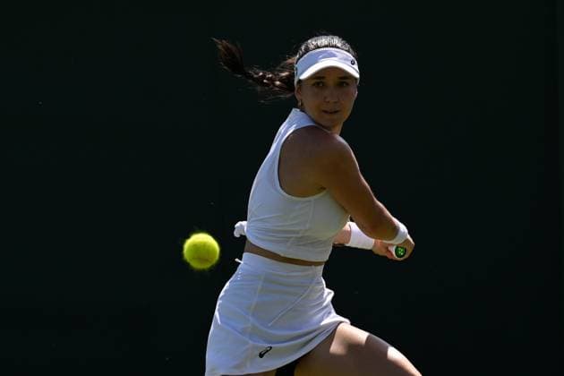 (250630) -- LONDON, June 30, 2025 -- Eva Lys hits a return during the women s singles first round match between Eva Lys of Germany and Yuan Yue of China at Wimbledon Tennis Championship in London, Britain, June 30, 2025. ) (SP)BRITAIN-LONDON-TENNIS-WIMBLEDON-WOMEN S SINGLES ZhaoxDingzhe 