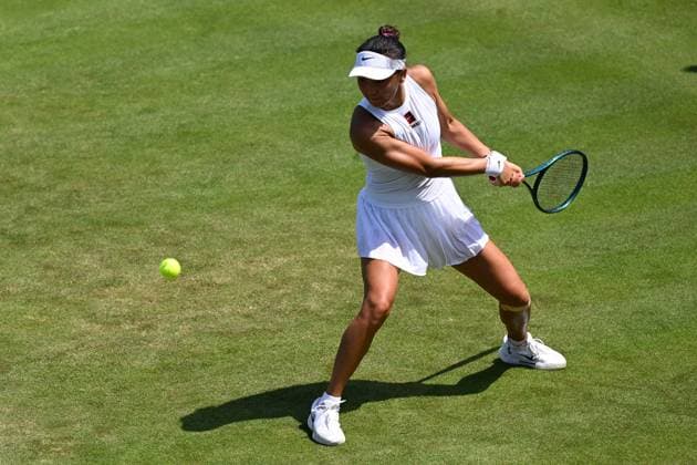 (250630) -- LONDON, June 30, 2025 -- Yuan Yue hits a return during the women s singles first round match between Eva Lys of Germany and Yuan Yue of China at Wimbledon Tennis Championship in London, Britain, June 30, 2025. ) (SP)BRITAIN-LONDON-TENNIS-WIMBLEDON-WOMEN S SINGLES ZhaoxDingzhe 