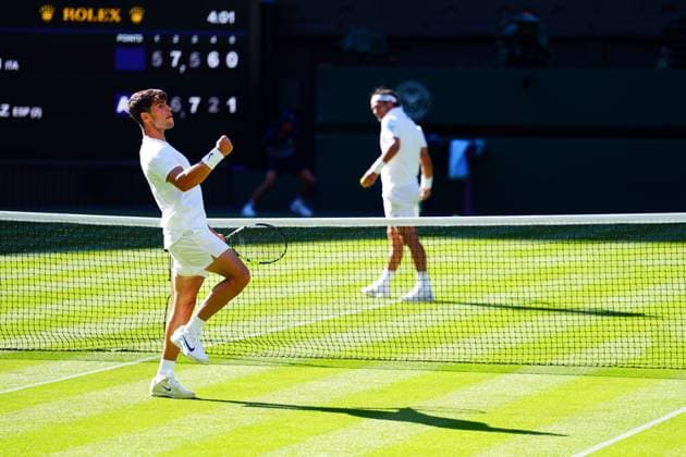 Carlos Alcaraz celebrates during his first round match against Fabio Fognini Wimbledon Tennis Championships, Day 1, The All England Lawn Tennis and Croquet Club, London, UK - 30 Jun 2025London The All England Lawn Tennis and United Kingdom  Copyright: xJavierxGarcia Shutterstockx 15378843ik