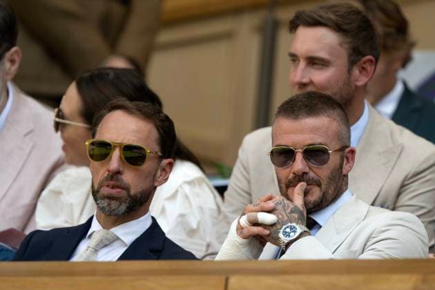 Sport Bilder des Tages Day One: The Championships - Wimbledon 2025 LONDON, ENGLAND - JUNE 30: Sir David Beckham watches on with former England national football team manager Sir Gareth Southgate during the Gentlemen s Singles first round match between Fabio Fognini of Italy and Carlos Alcaraz of Spain on day one of The Championships Wimbledon 2025 at All England Lawn Tennis and Croquet Club on June 30, 2025 in London, England. Sir David Beckham; David Beckham; Gareth Southgate London All England Lawn Tennis and Croq England United Kingdom Copyright: xVisionhausx 776301249