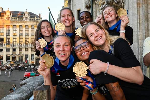 Belgian Cats are honored on the balcony of Brussels City Hall BRUSSELS, BELGIUM - JUNE 30 : Belgian Cats pictured on the Brussels City Hall balcony greeting the fans, supporters, family and public after winning the FIBA Women s EuroBasket 2025 and being honored and celebrated in the Brussels City Hall in Brussels on June 30, 2025 in Brussels, Belgium, 30 06 2025 Brussels Belgium  Copyright: xNicoxVereeckenx